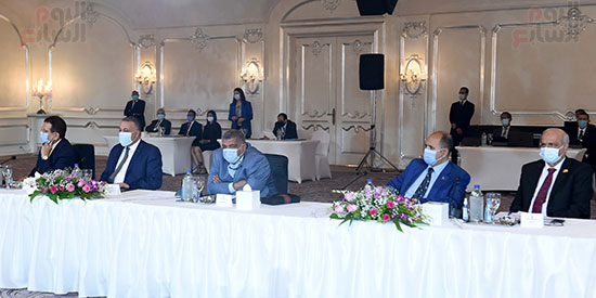 رئيس الوزراء يلتقى رؤساء اللجان النوعية بمجلس النواب (17)