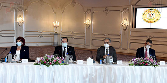 رئيس الوزراء يلتقى رؤساء اللجان النوعية بمجلس النواب (16)