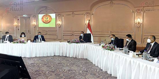 رئيس الوزراء يلتقى رؤساء اللجان النوعية بمجلس النواب (15)