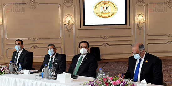 رئيس الوزراء يلتقى رؤساء اللجان النوعية بمجلس النواب (11)