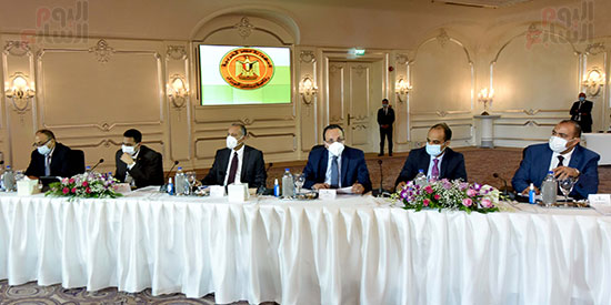 رئيس الوزراء يلتقى رؤساء اللجان النوعية بمجلس النواب (3)
