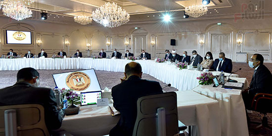 رئيس الوزراء يلتقى رؤساء اللجان النوعية بمجلس النواب (8)