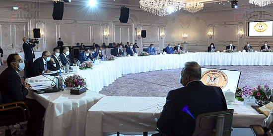 رئيس الوزراء يلتقى رؤساء اللجان النوعية بمجلس النواب (23)