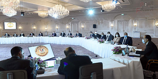 رئيس الوزراء يلتقى رؤساء اللجان النوعية بمجلس النواب (22)