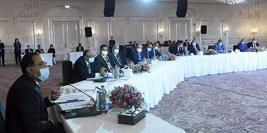 رئيس الوزراء يلتقى رؤساء اللجان النوعية بمجلس النواب (25)