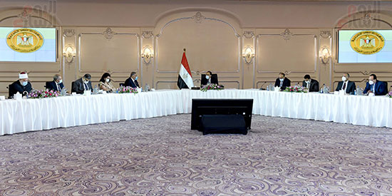 رئيس الوزراء يلتقى رؤساء اللجان النوعية بمجلس النواب (18)
