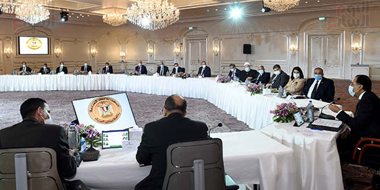 رئيس الوزراء يلتقى رؤساء اللجان النوعية بمجلس النواب (9)
