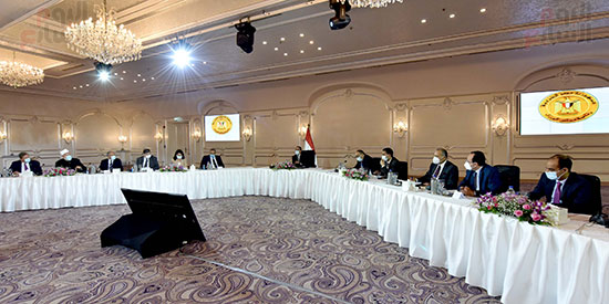 رئيس الوزراء يلتقى رؤساء اللجان النوعية بمجلس النواب (5)