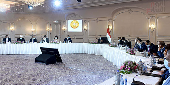 رئيس الوزراء يلتقى رؤساء اللجان النوعية بمجلس النواب (19)