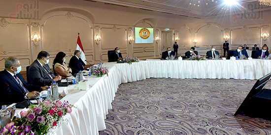 رئيس الوزراء يلتقى رؤساء اللجان النوعية بمجلس النواب (4)