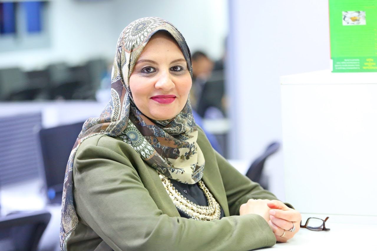 الكاتبة الصحفية زينب عبد اللاه