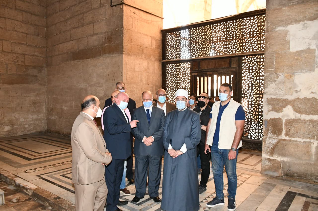 جولة الوزير والمحافظ فى مسجد السلطان فرج بن برقوق