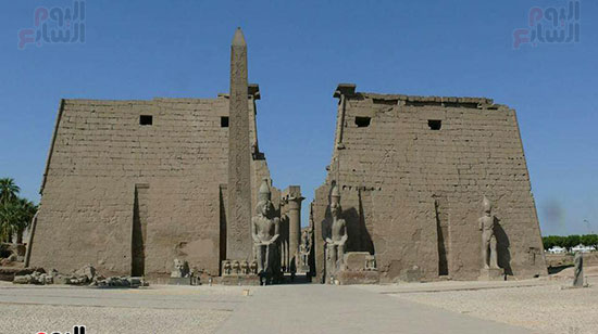واجهة المعبد قديماً دون التماثيل للملك رمسيس الثانى