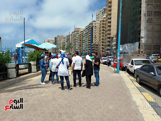 فريق-حملة-أعرف-حقك-تجوب-شواطئ-الإسكندرية
