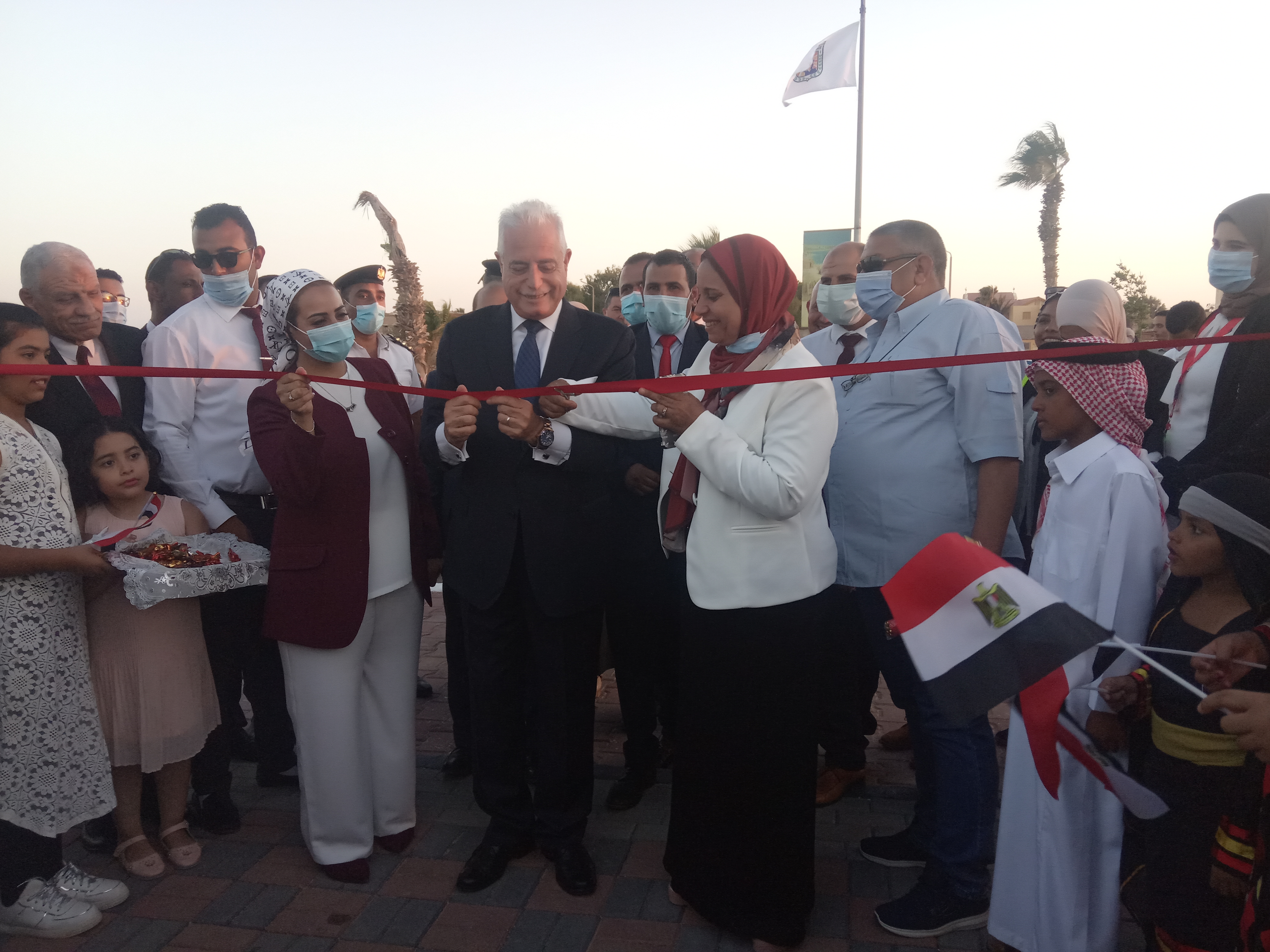 اللواء خالد فودة محافظ جنوب سيناء أثناء افتتاح مقصد العائلة بطور سيناء