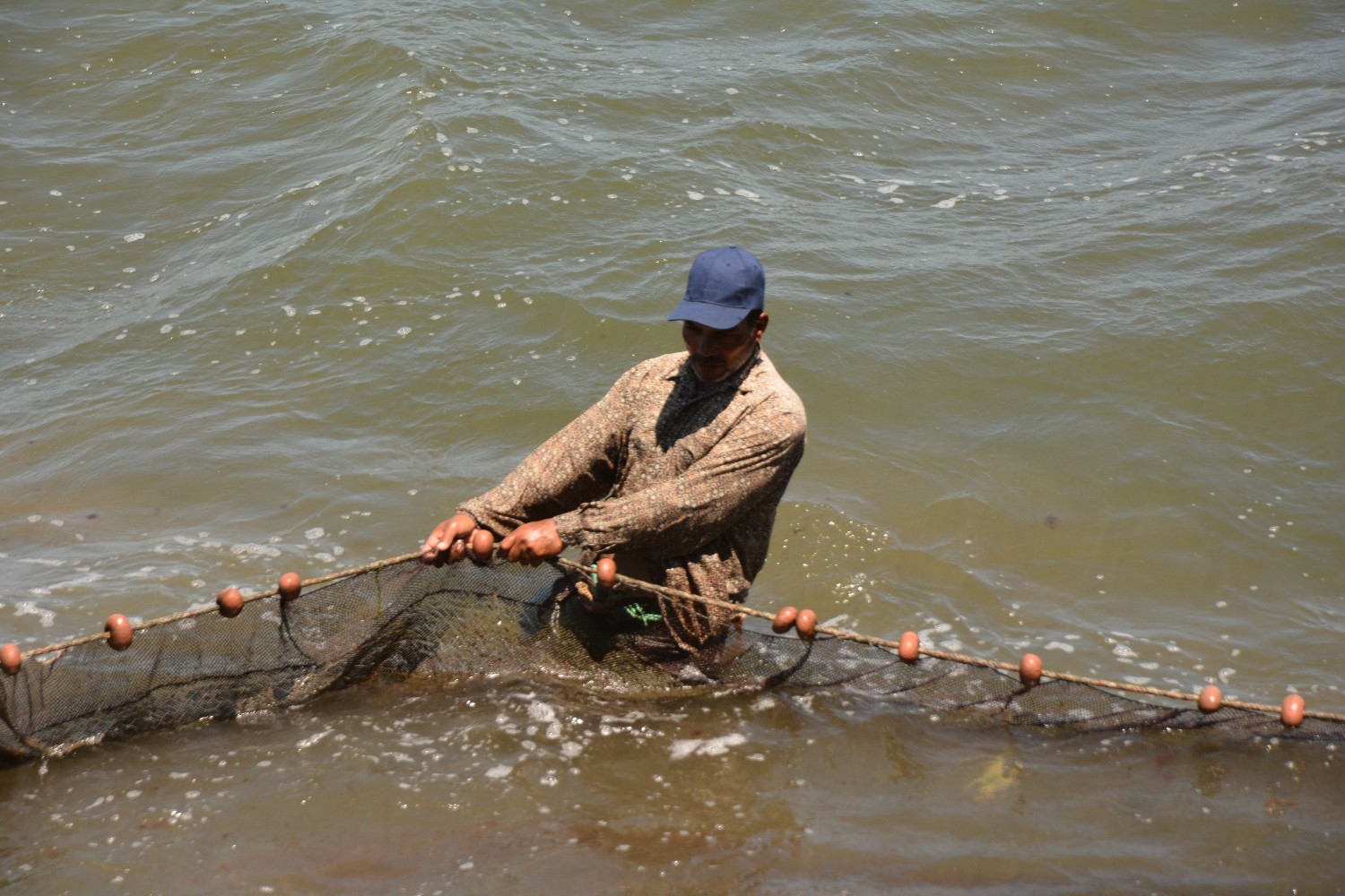 احد الصيادين ببورسعيد