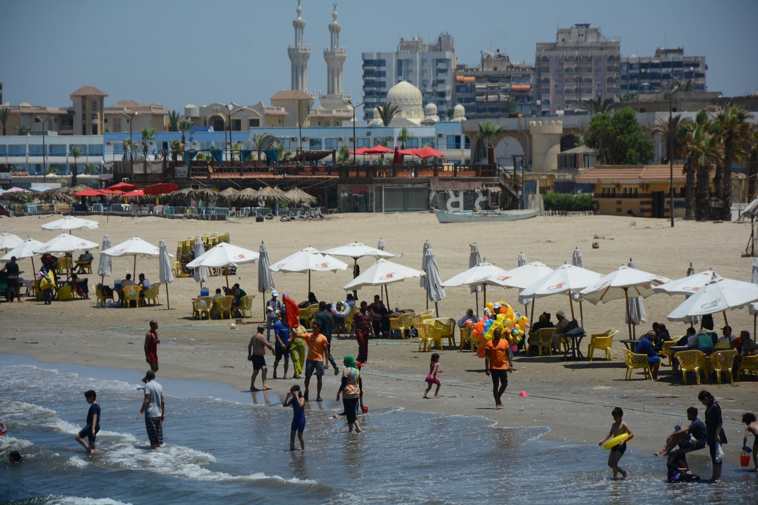 شاطئ محافظة بورسعيد اليوم الأثنين