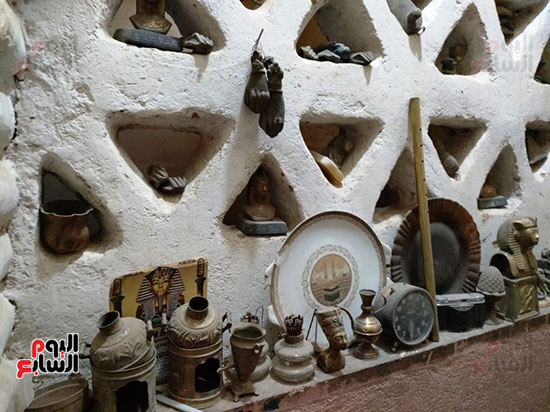 عرض-التحف-لاقدم-جامع-لها-بالأقصر