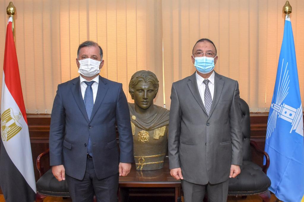 محافظ الإسكندرية يبحث مع سفير جمهورية طاجيكستان (1)
