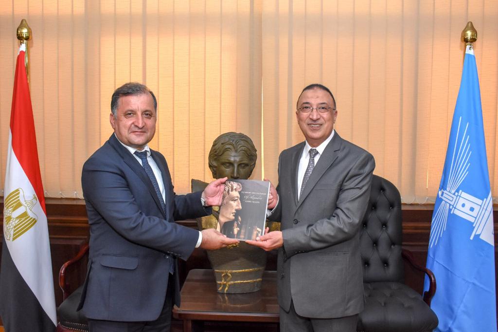 محافظ الإسكندرية يبحث مع سفير جمهورية طاجيكستان (3)