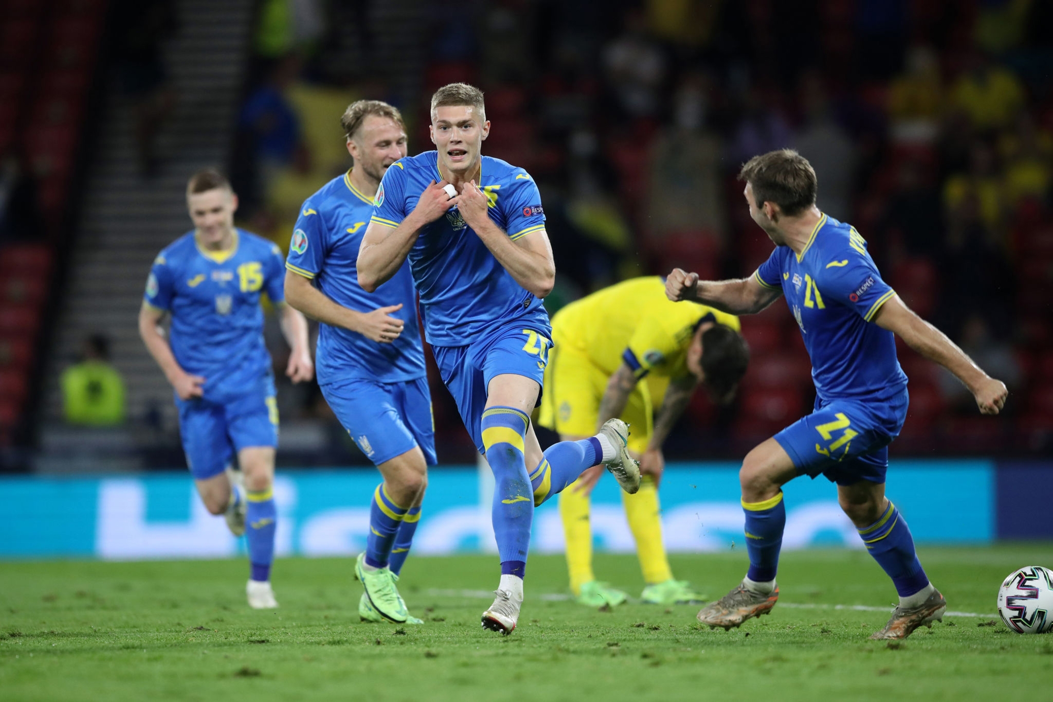 احتفال لاعبى أوكرانيا
