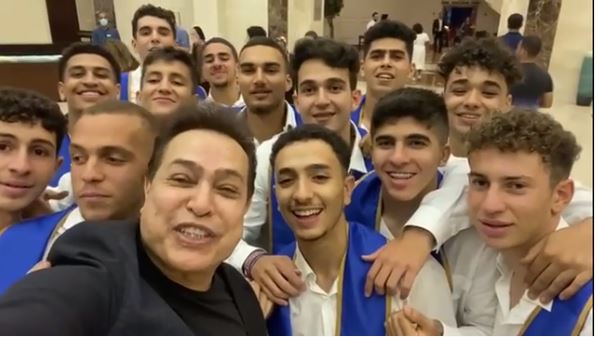 حكيم في حفل تخرج ابنه