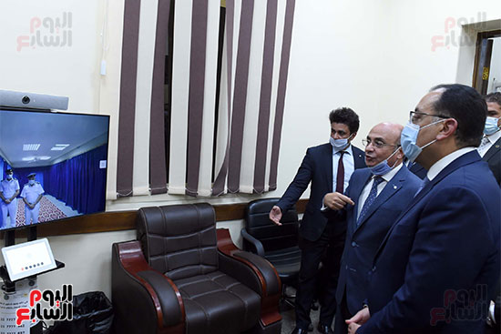 رئيس الوزراء يتفقد محكمة مصر الجديدة بعد تطويرها (11)