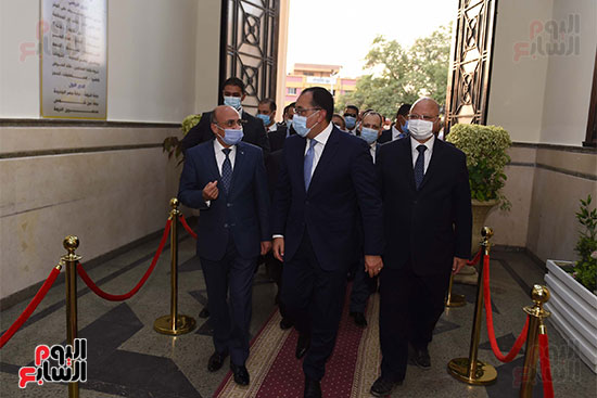 رئيس الوزراء يتفقد محكمة مصر الجديدة بعد تطويرها (3)