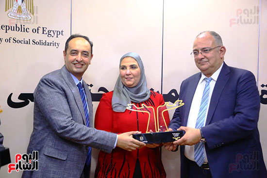 وزيرة التضامن تكرم المتحدة للخدمات الإعلامية (1)