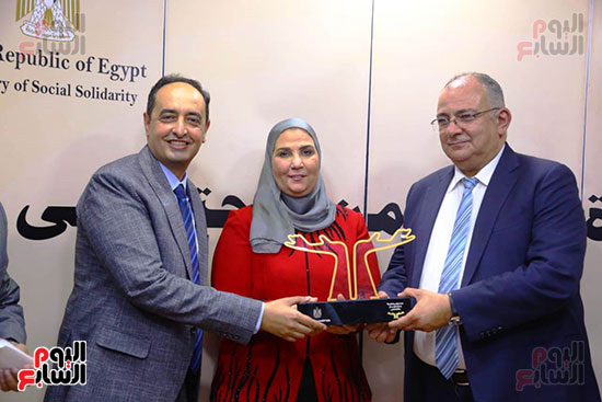وزيرة التضامن تكرم المتحدة للخدمات الإعلامية (3)