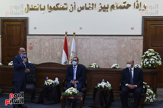 رئيس الوزراء يتفقد محكمة مصر الجديدة بعد تطويرها (4)