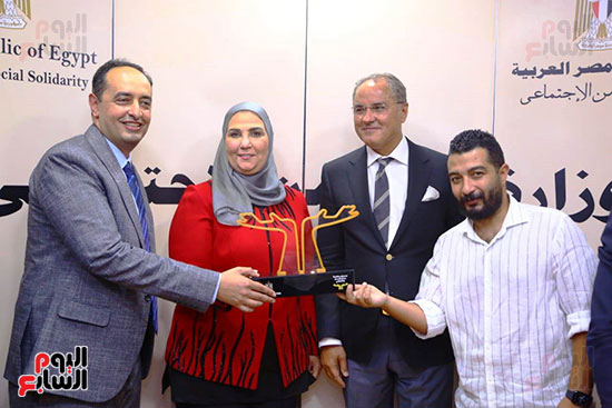 وزيرة التضامن تكرم المتحدة للخدمات الإعلامية (6)