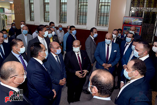 رئيس الوزراء يتفقد محكمة مصر الجديدة بعد تطويرها (20)