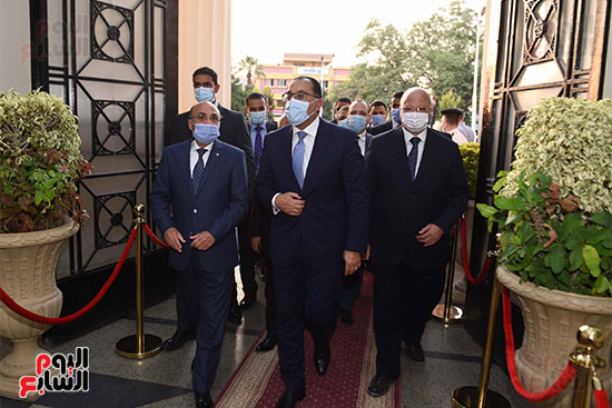 رئيس الوزراء يتفقد محكمة مصر الجديدة بعد تطويرها (2)