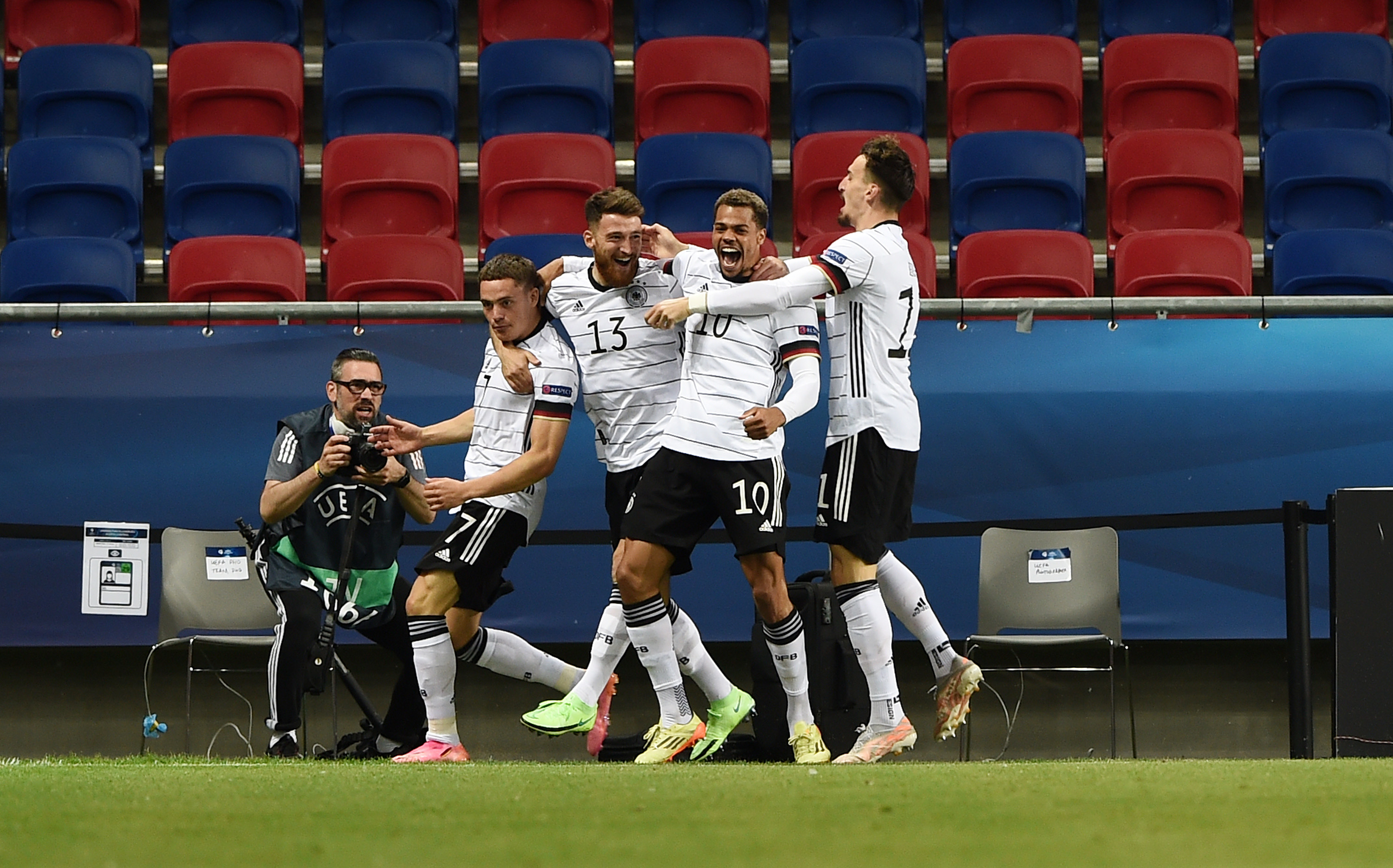 ألمانيا ضد هولندا (4)