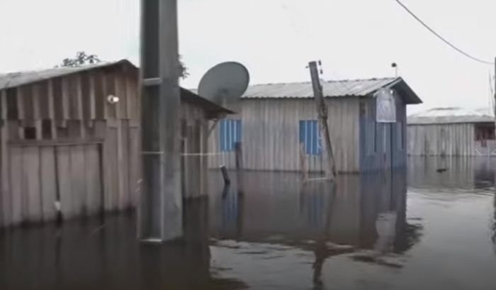 غرق المنازل فى المياه