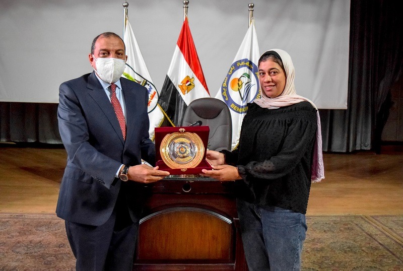 جامعة بنى سويف تكرم الدكتورة شيماء عبد السلام المدرس بكلية السياسة والاقتصاد