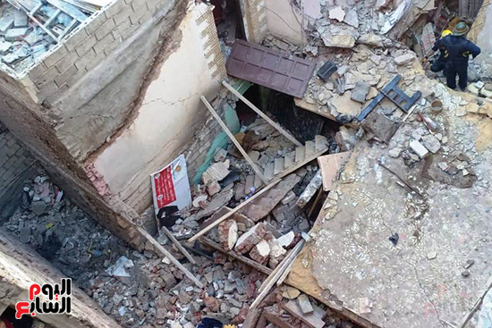 الحماية المدنية تعمل في مكان انهيار العقار