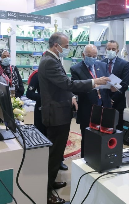 اللواء خيرت بركات يتفقد إصدارات جهاز الإحصاء