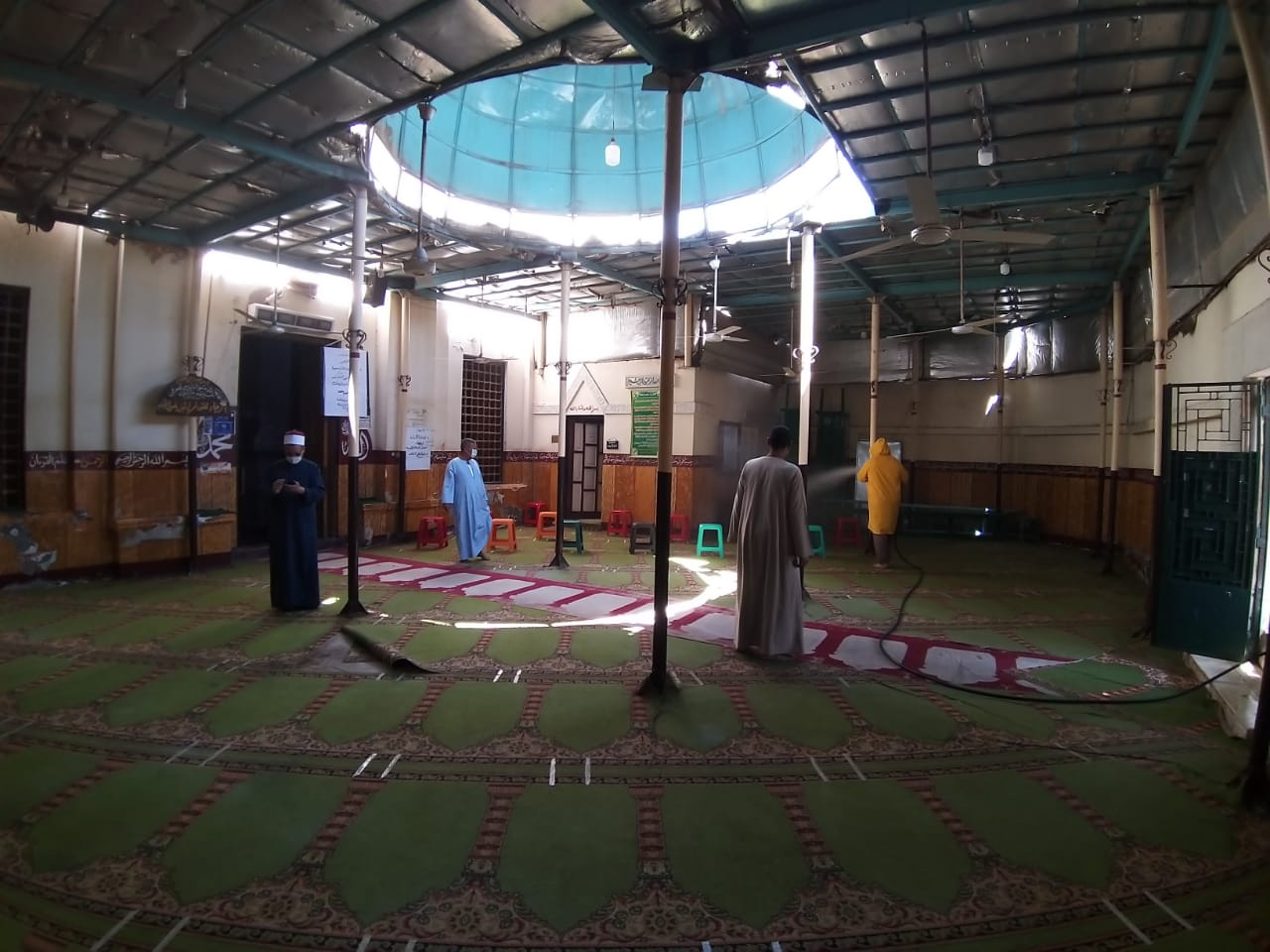 استمرار حملات تعقيم وتطهير المساجد قبل صلاة الجمعة  (7)