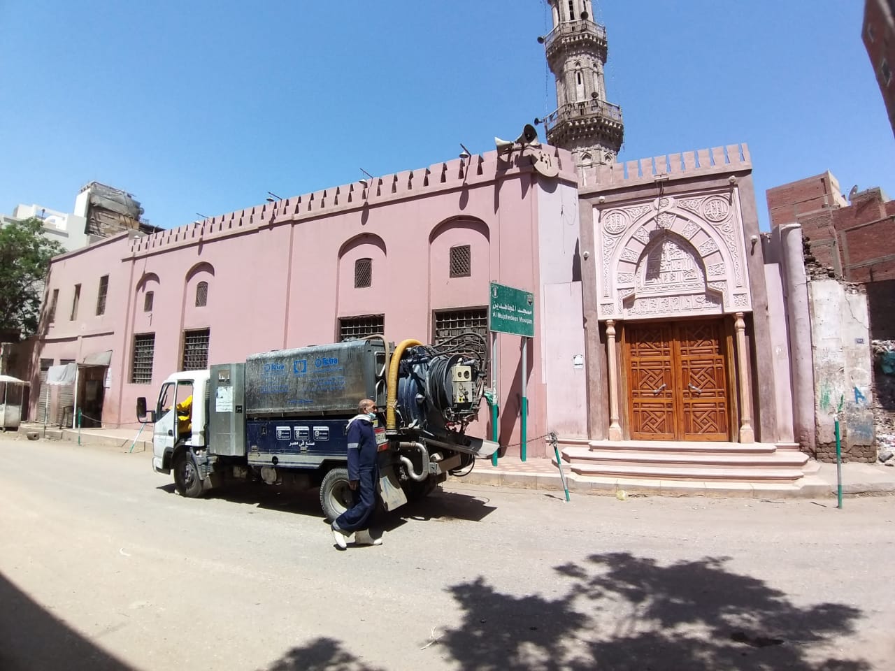استمرار حملات تعقيم وتطهير المساجد قبل صلاة الجمعة  (10)