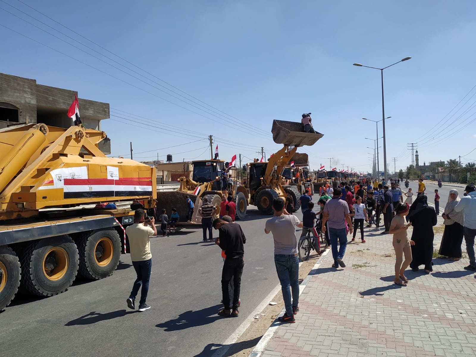 معدات وأطقم هندسية مصرية تدخل غزة لبدء إعادة الإعمار (2)