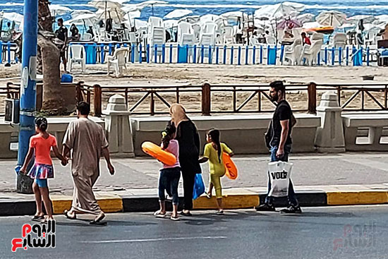 اقبال-المواطنين-على-شواطئ-الاسكندرية