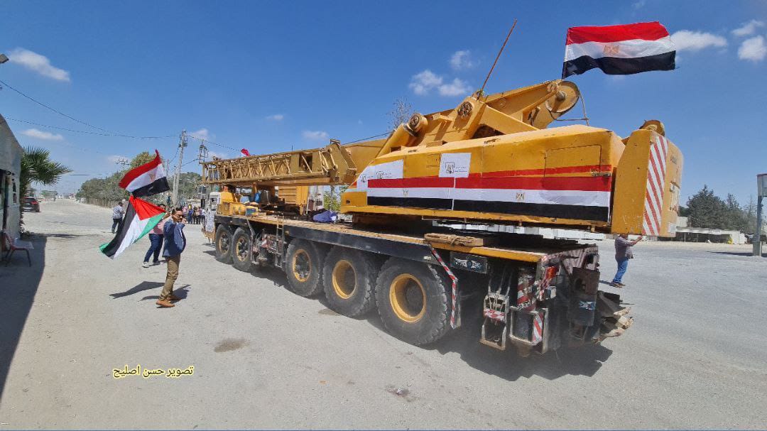 معدات وأطقم هندسية مصرية تدخل غزة لبدء إعادة الإعمار (1)