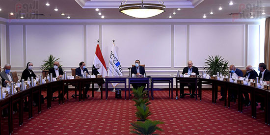 رئيس الوزراء خلال اجتماع مجلس إدارة الهيئة العامة للمنطقة الاقتصادية لقناة السويس (2)