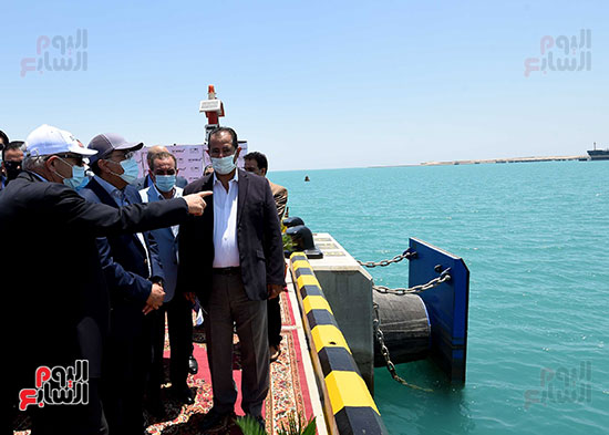 رئيس الوزراء يزور المنطقة الاقتصادية لقناة السويس (6)