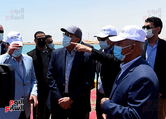 رئيس الوزراء يزور المنطقة الاقتصادية لقناة السويس (9)