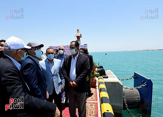 رئيس الوزراء يزور المنطقة الاقتصادية لقناة السويس (8)