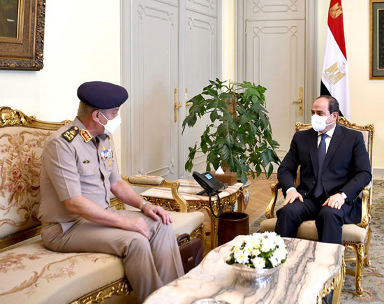 ءالرئيس السيسى يستقبل الفريق أول محمد زكى وزير الدفاع والإنتاج الحربى (3)