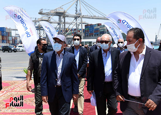 رئيس الوزراء يزور المنطقة الاقتصادية لقناة السويس (3)